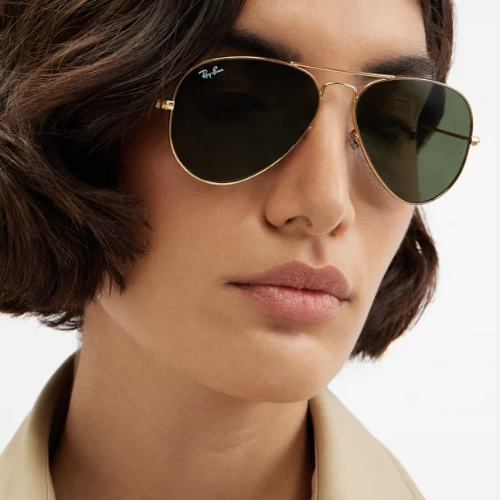 عینک Ray-Ban مدل Aviator با طراحی کلاسیک و شیشه‌های ضد UV.